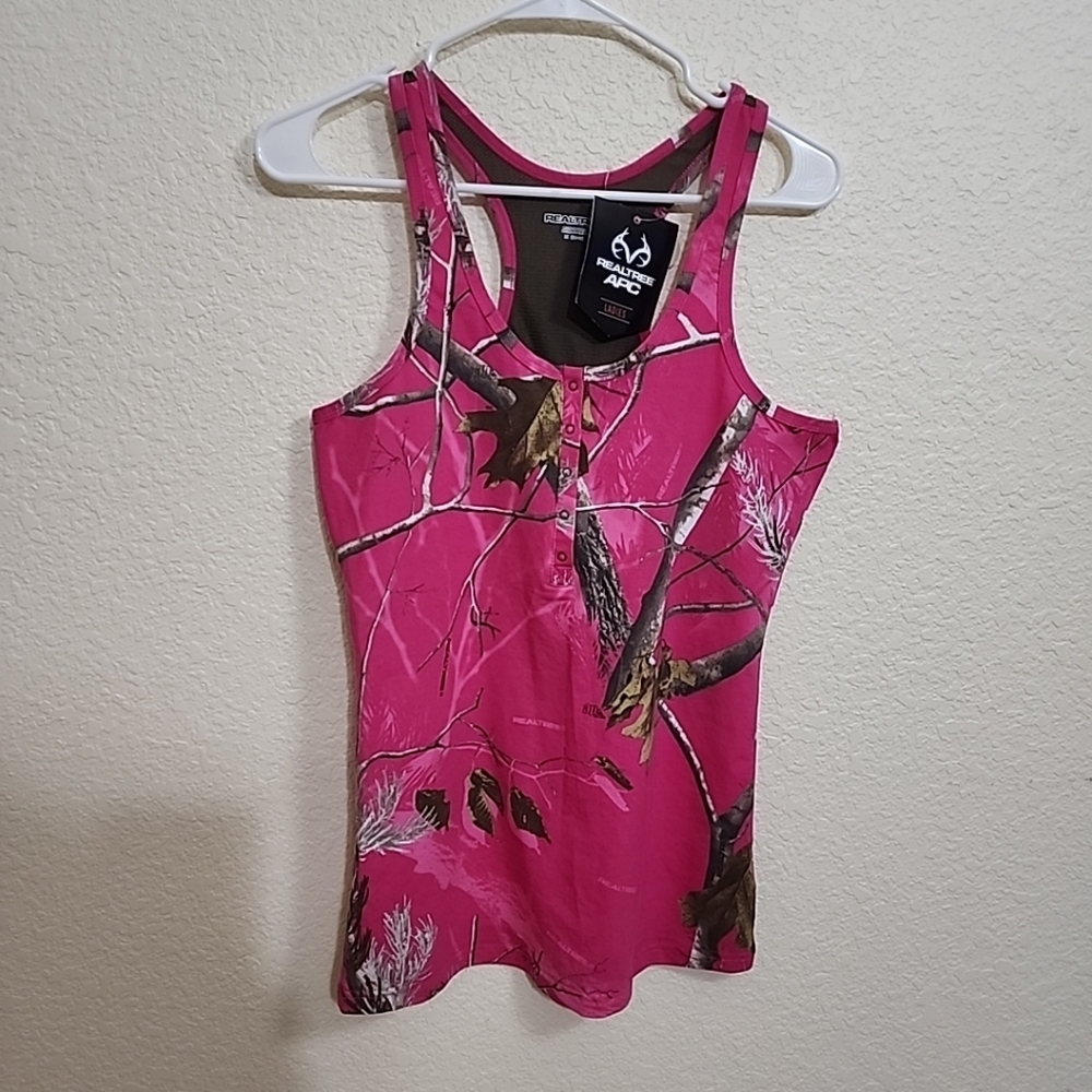 Realtree Camo Tank Top Womens Medium Pink Snap Closure.